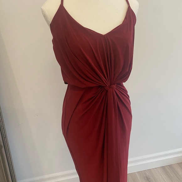 Elegant Burgundy Dress - Picture 1 of 3